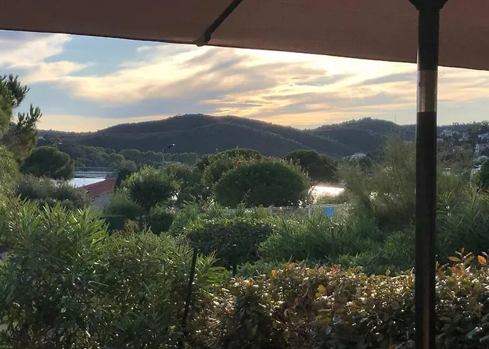 Agay Bay Front Apartmán *